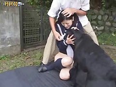 कुत्ते की सेक्सी लड़की के साथ